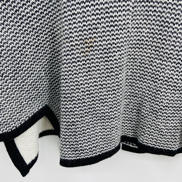 BABY ALPACA Made In Peru Black White Herringbone Soft Button Up Cape Poncho - Picture 6 of 6